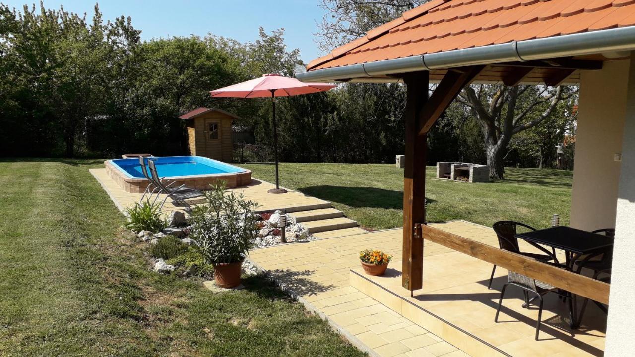 Cseresznyevirag Vendeghazak Kovagoszolos Exterior foto